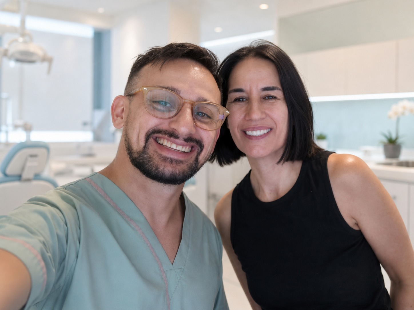 Cliente junto al Dr. Sergio Rogelio Petroni