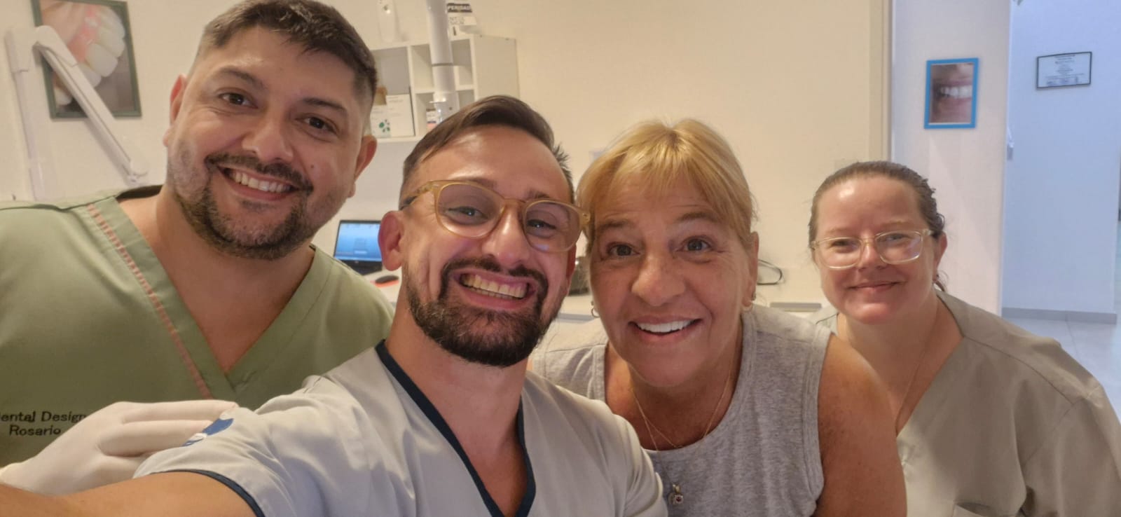 Paciente junto al Dr. Sergio Rogelio Petroni